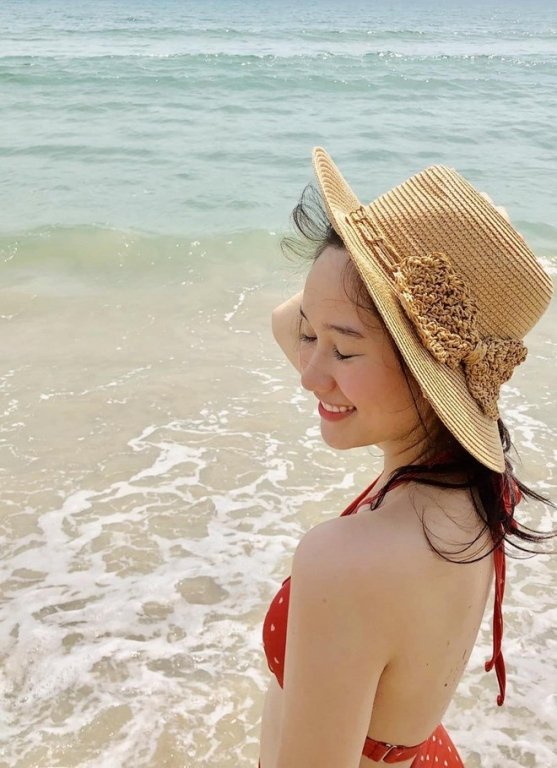 Dù không phải diễn viên chuyên nghiệp nhưng người đẹp cũng nhận được nhiều lời khen từ cư dân mạng bởi lối diễn xuất tự nhiên. 