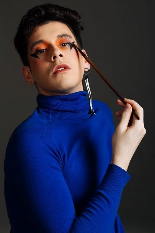 chang-trai-mang-5-dong-mau-minh-la-con-lai-lai-la-lgbt-nen-bi-ghet