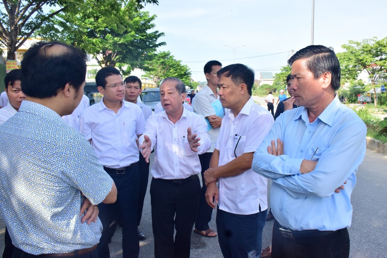 chu-tich-tinh-kiem-tra-cay-cau-co-ban-xay-xong-nhung-chua-the-su-dung