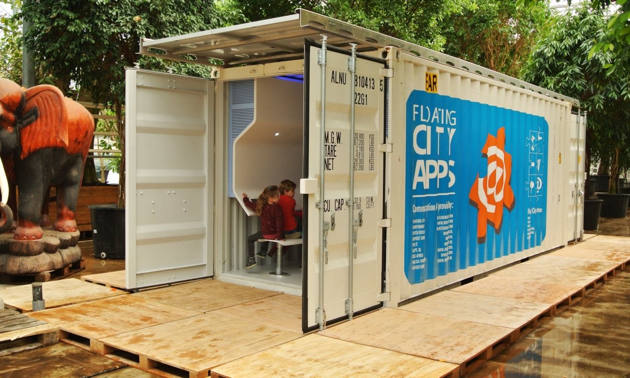 Các lớp học nổi chống ngập, chống lũ.
