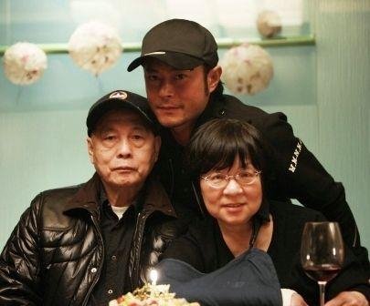co-thien-lac-tu-ke-bat-hao-thanh-ong-trum-cua-showbiz-hong-kong