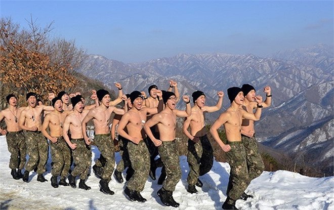 nguoi-dong-tinh-bi-nguoc-dai-va-lam-dung-tinh-duc-trong-quan-doi-han-quoc