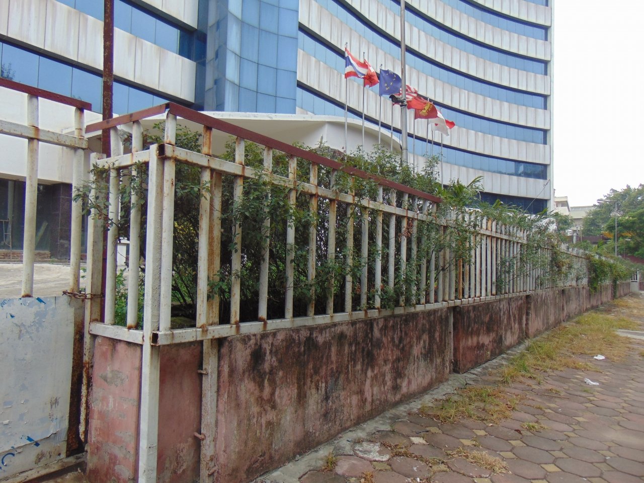 benh-vien-nghin-ty-bi-bo-hoang-hon-20-nam-giua-long-ha-noi