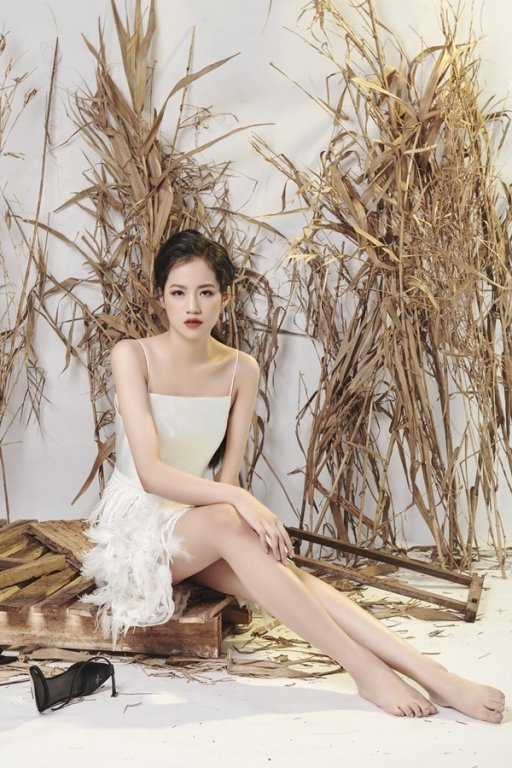 Cô gái cụt tay 14 tuổi làm mẫu cho Hà Duy