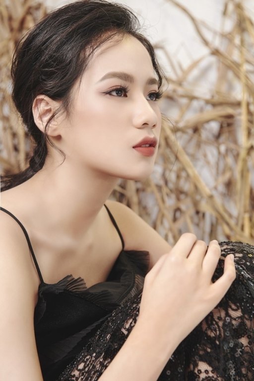 Cô gái cụt tay 14 tuổi làm mẫu cho Hà Duy