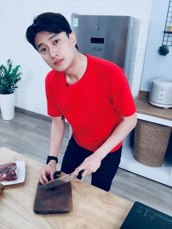 Quốc Trường khoe biết nấu ăn khiến fan nữ rần rần. 