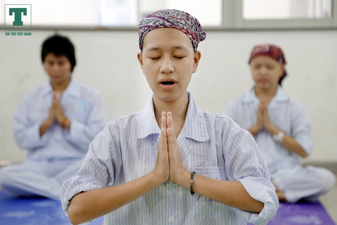 lop-hoc-yoga-mien-phi-doc-dao-danh-cho-benh-nhan-ung-thu