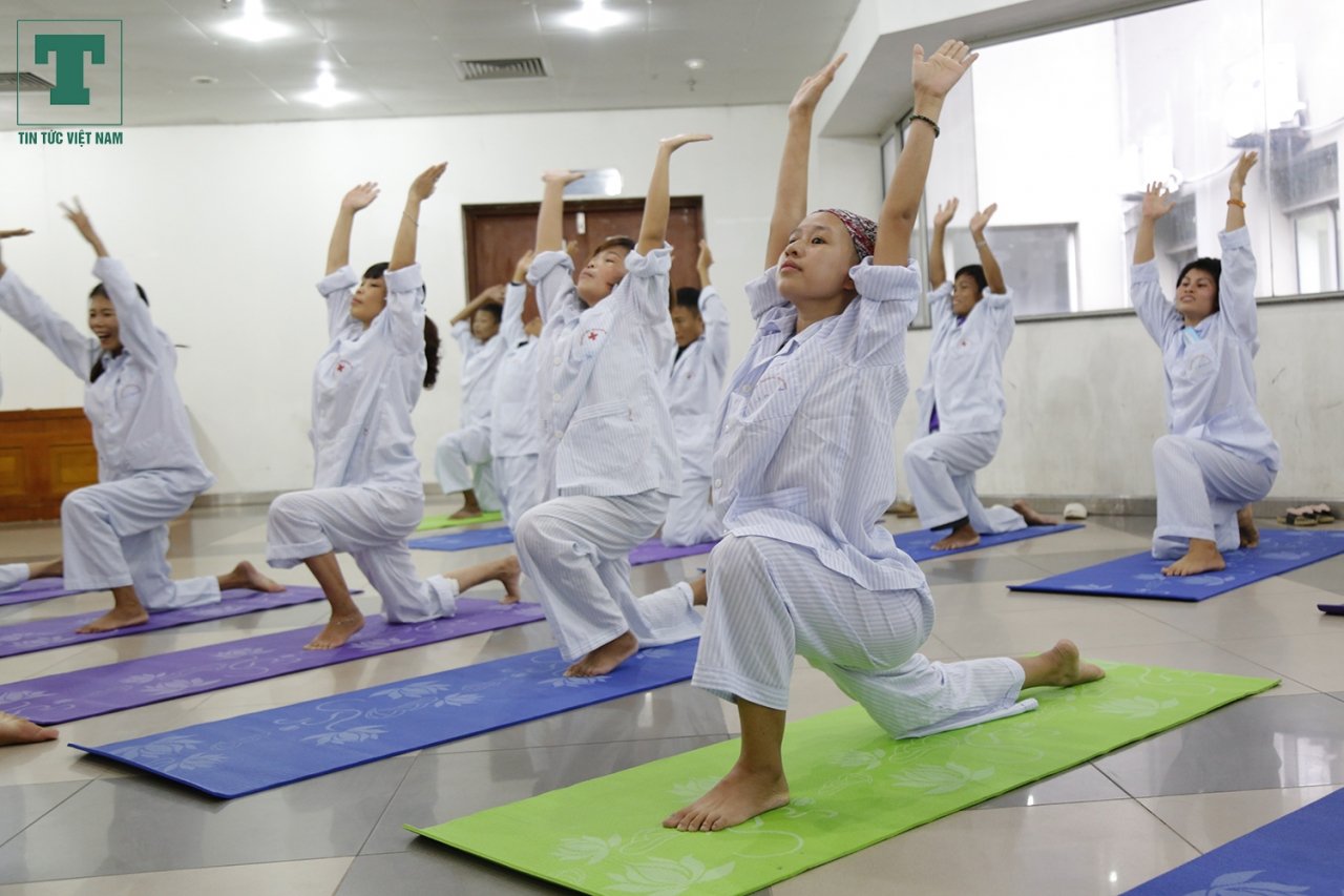lop-hoc-yoga-mien-phi-doc-dao-danh-cho-benh-nhan-ung-thu