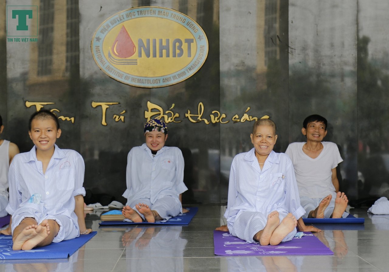 lop-hoc-yoga-mien-phi-doc-dao-danh-cho-benh-nhan-ung-thu