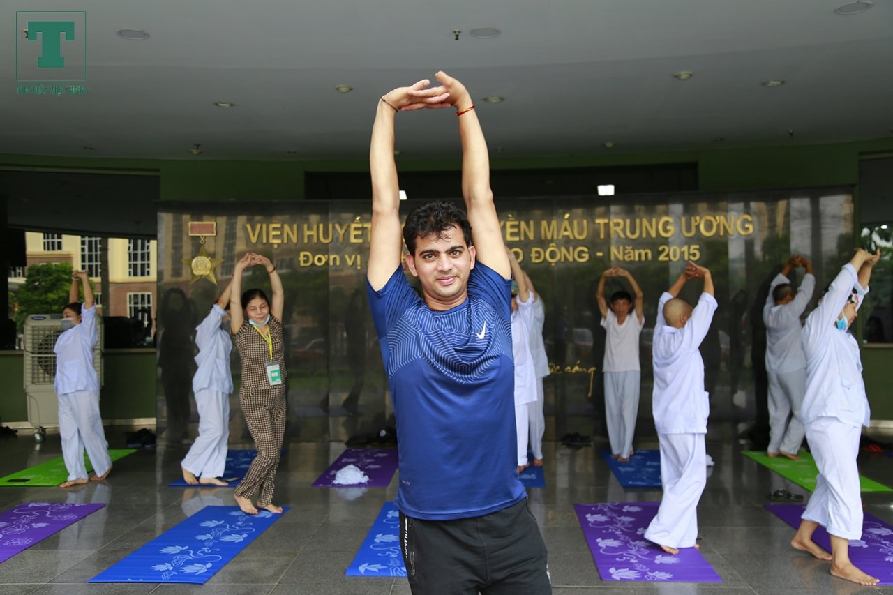 lop-hoc-yoga-mien-phi-doc-dao-danh-cho-benh-nhan-ung-thu