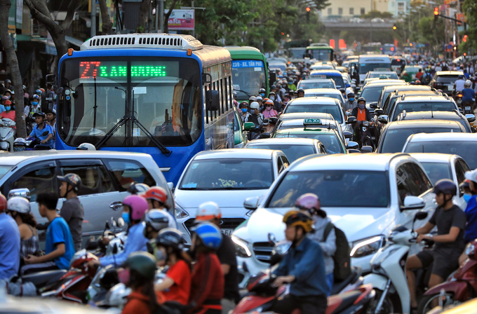 so-gtvt-tp-hcm-de-xuat-xay-34-tram-thu-phi-o-to-vao-trung-tam-de-han-che-un-tac