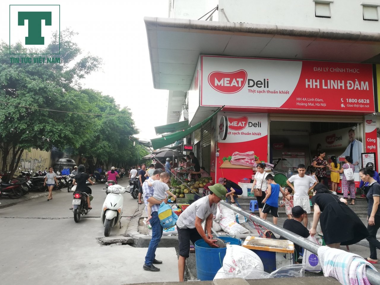 chung-cu-ong-le-thanh-than-cho-coc-quan-hang-lan-chiem-via-he
