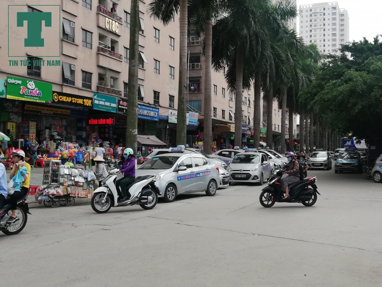 chung-cu-ong-le-thanh-than-cho-coc-quan-hang-lan-chiem-via-he