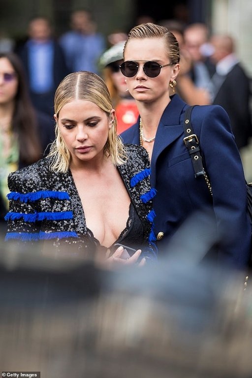 Đến nay, Cara Delevingne và Ashley Benson đã hẹn hò được gần 2 năm.