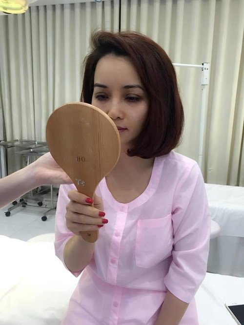 Mai Thu Huyền tiếp tục bị nghi dao kéo khi lộ ảnh trong bệnh viện với mí mắt sưng húp. Trước đó, nữ diễn viên cũng dính nghi vấn phẫu thuật thẩm mỹ mũi và cằm.