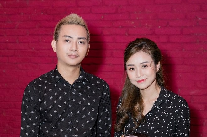 Hoài Lâm và bạn gái mặc áo đôi xuất hiện tại buổi giới thiệu vở cải lương