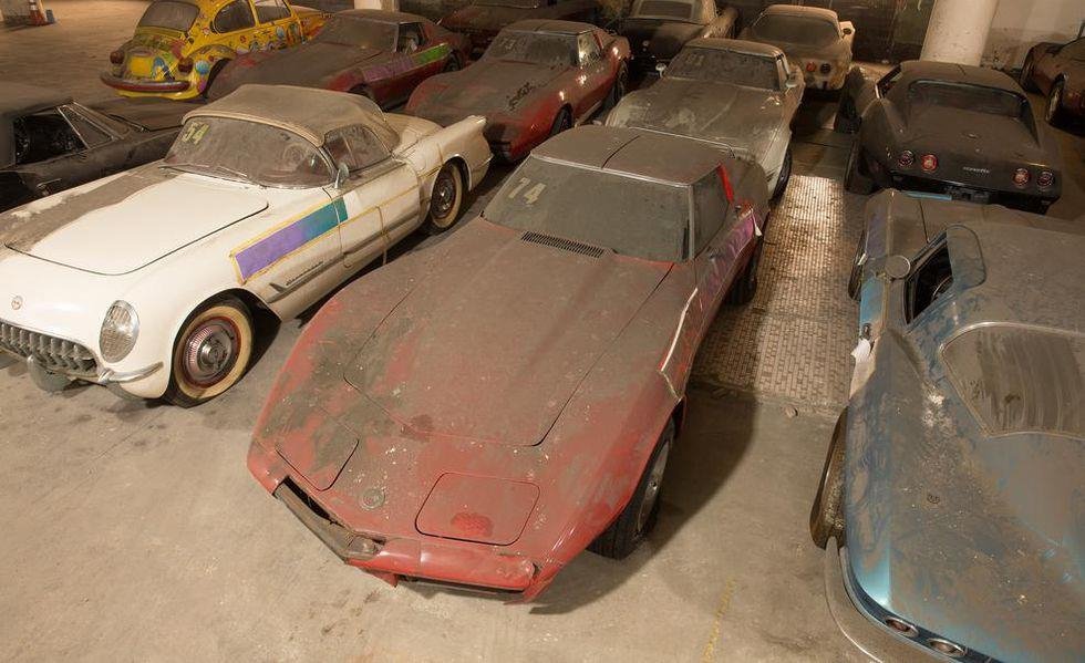 bo-suu-tap-chevrolet-corvette-phu-bui-25-nam-duoc-ban-dau-gia