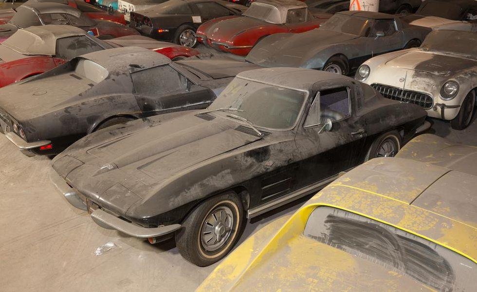 bo-suu-tap-chevrolet-corvette-phu-bui-25-nam-duoc-ban-dau-gia