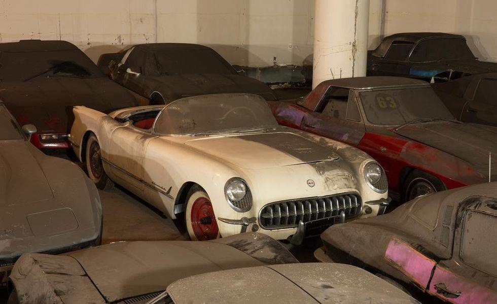bo-suu-tap-chevrolet-corvette-phu-bui-25-nam-duoc-ban-dau-gia