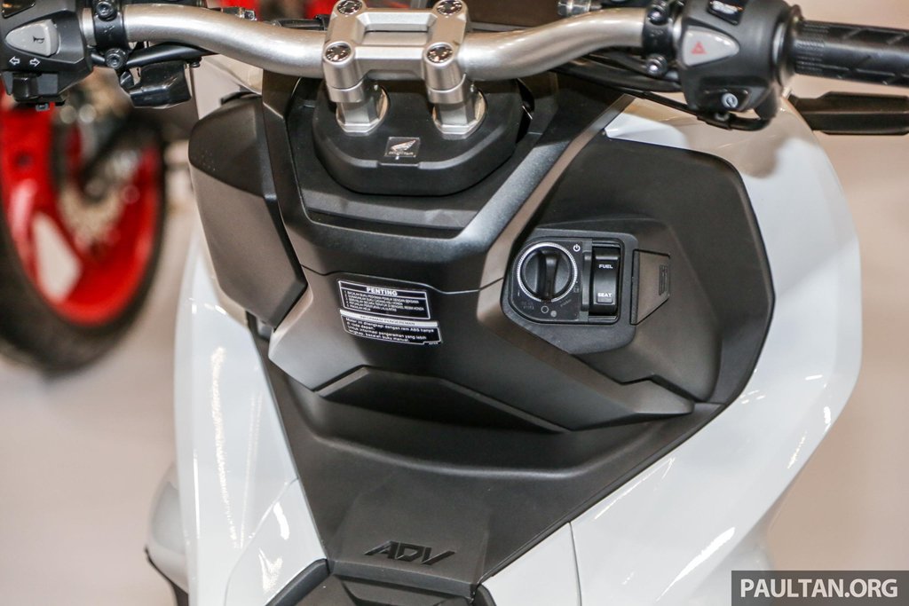 xe-ga-dia-hinh-honda-adv-150-ra-mat-gia-hon-2400-usd