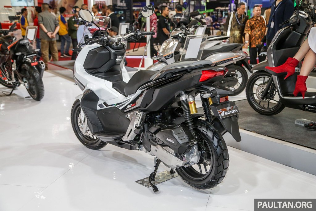 xe-ga-dia-hinh-honda-adv-150-ra-mat-gia-hon-2400-usd