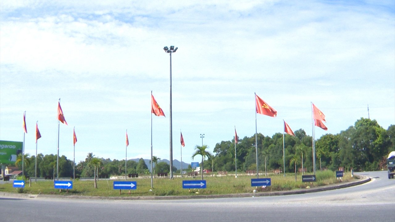 chu-tich-tinh-thua-thien-hue-di-kiem-tra-diem-nong-ve-rac-thai