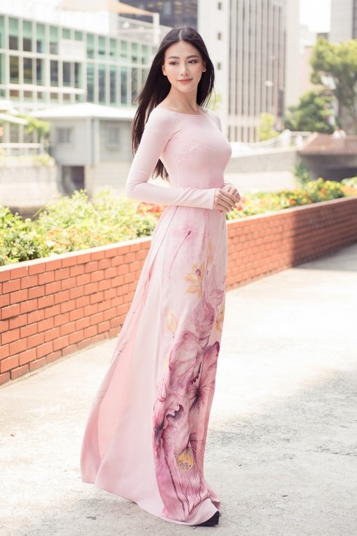 my-nhan-viet-mac-dep-tuan-qua