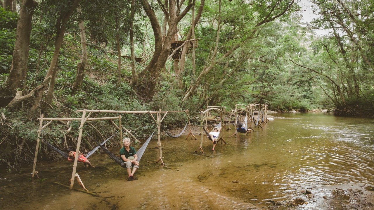 tan-chay-cung-cong-vien-du-thu-de-choi-o-quang-binh