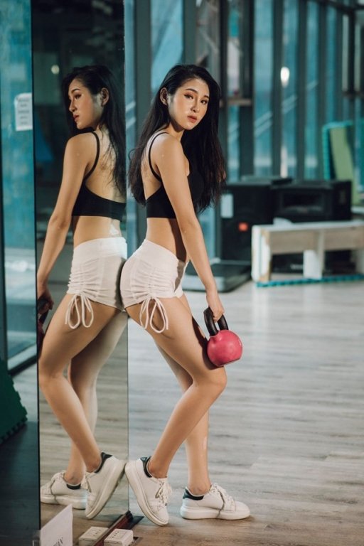 than-hinh-nong-bong-cua-hot-girl-bach-bien-ngoc-lan