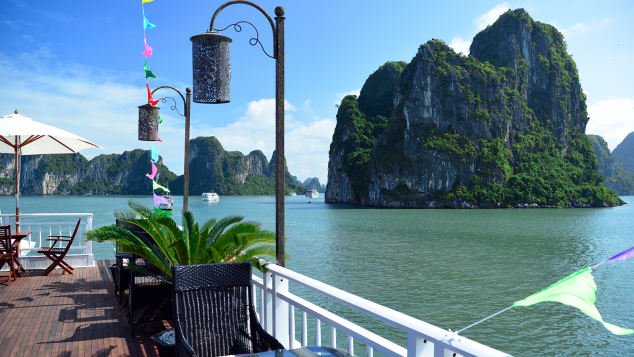 vinh-ha-long-chuyen-di-vao-mieng-rong