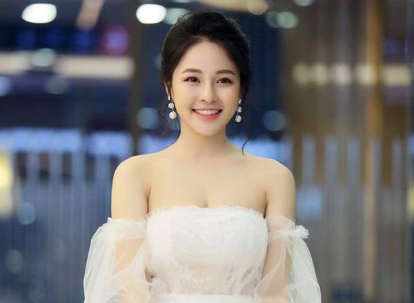 Hot girl Trâm Anh