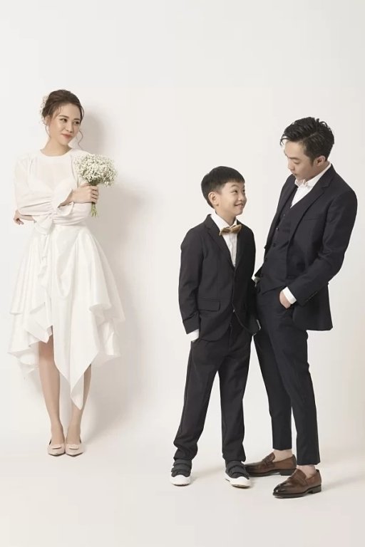 Được biết, Subeo vừa cùng Hồ Ngọc Hà và ông bà ngoại sang Mỹ nghỉ hè. Để dự đám cưới của bố vào cuối tuần này, cậu bé đã cùng ông bà bay về trước. Vì bận lưu diễn, 