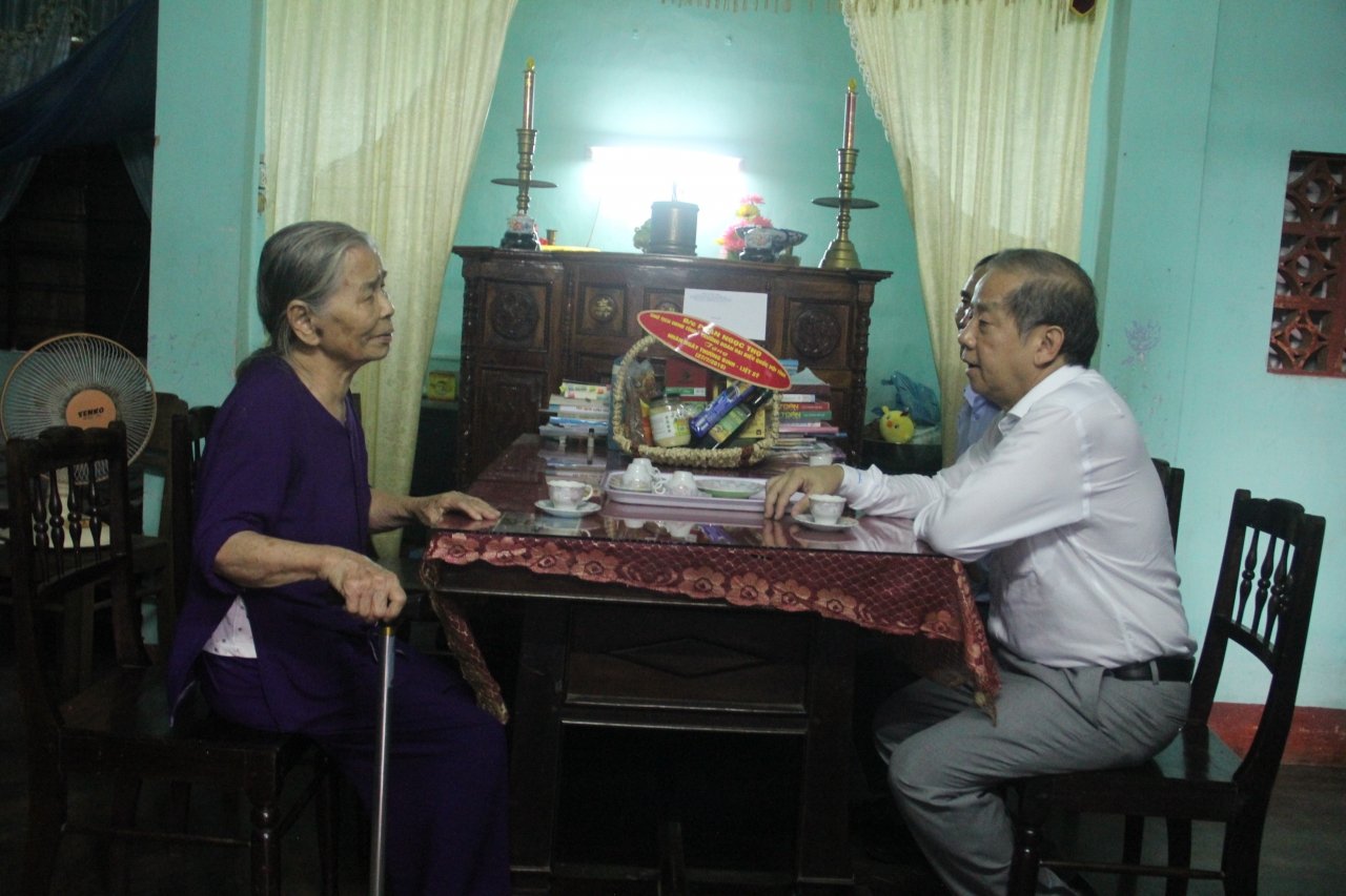 chu-tich-tinh-tham-cac-thuong-binh-gia-dinh-liet-sy-song-o-kinh-thanh-hue