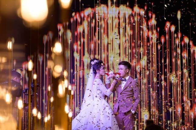 dam-cuoi-hanh-phuc-cua-cap-dong-gioi-a-quan-solo-cung-bolero-tu-tri-va-dao-dien-yun-bin