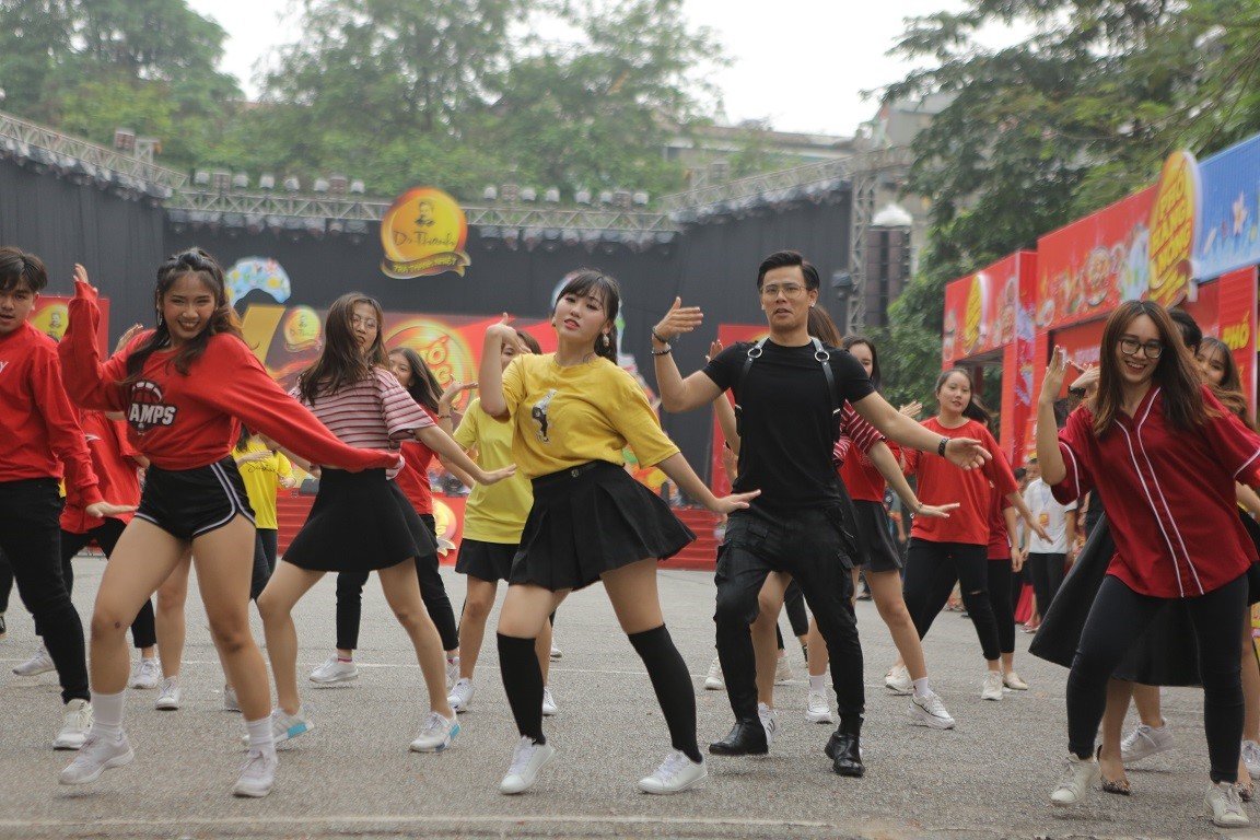 dan-sao-bac-nhat-vpop-se-tu-hoi-trong-le-hoi-am-nhac-am-thuc-pho-hang-nong-tai-kcn-tan-thoi-hiep-tphcm