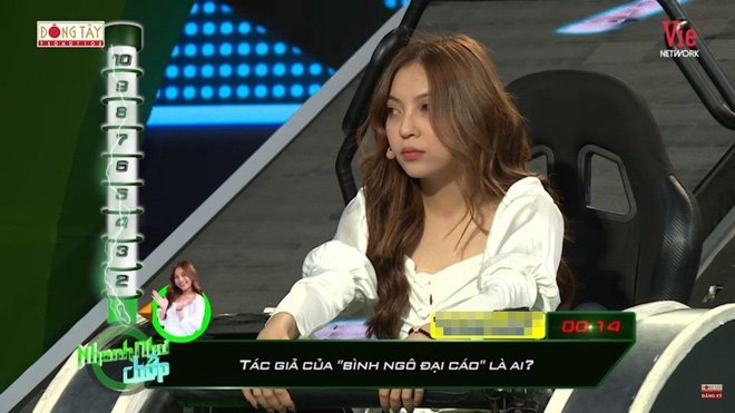 nhat-le-va-quang-hai-dong-loat-bo-relationship-tren-facebook-lai-sap-co-bien-gi-day