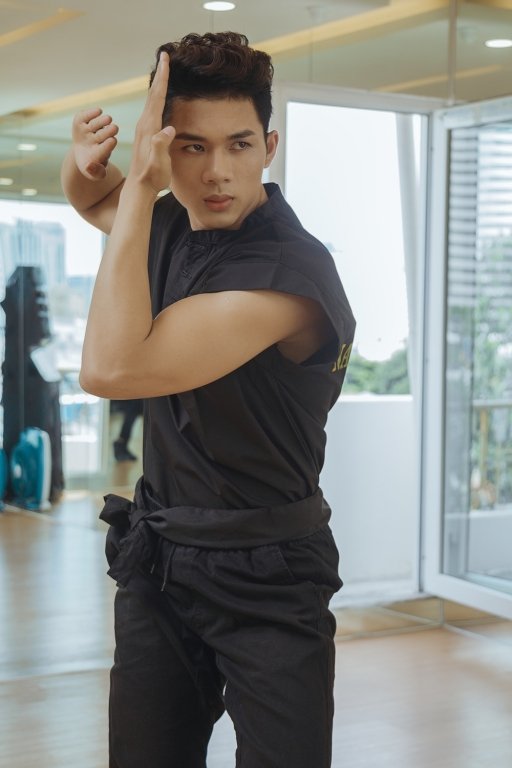 dai-dien-viet-nam-tai-mister-world-2019-bo-thi-vi-mau-thuan-voi-ong-bau