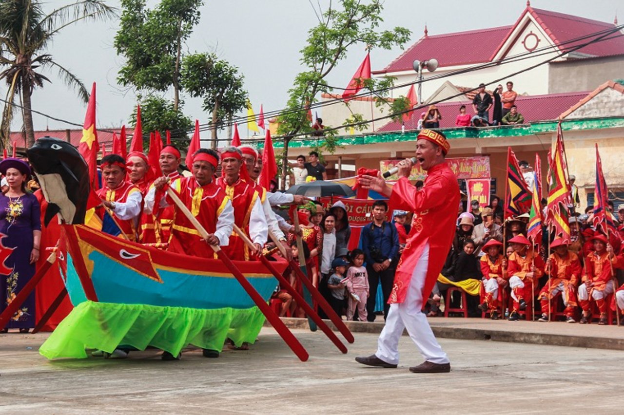 ghe-lang-canh-duong-xem-con-duong-bich-hoa