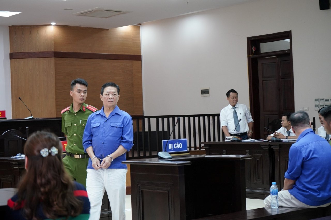Vu bao ke cho Long Bien: Bi hai khoc noi 2 lan tu tu, Hung “kinh” bi de nghi hon 4 nam tu-Hinh-3