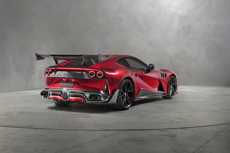 ferrari 812 superfast moi la hon sau khi qua tay hang do mansory hinh 2