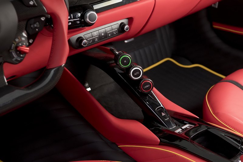 ferrari 812 superfast moi la hon sau khi qua tay hang do mansory hinh 10
