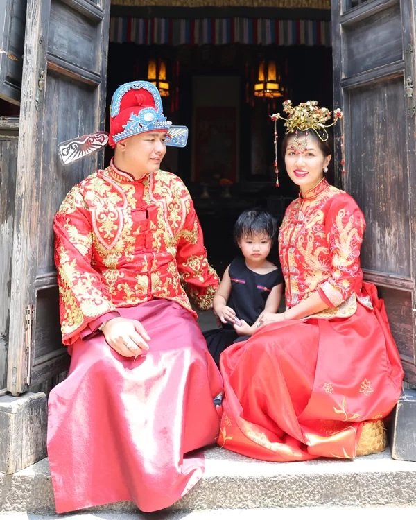 Nữ hoàng Sắc đẹp Thế giới 2019 Oanh Yến được chồng đại gia tặng biệt thự 3.200 m2 trị giá hơn 100 tỷ đồng ở Bình Dương.