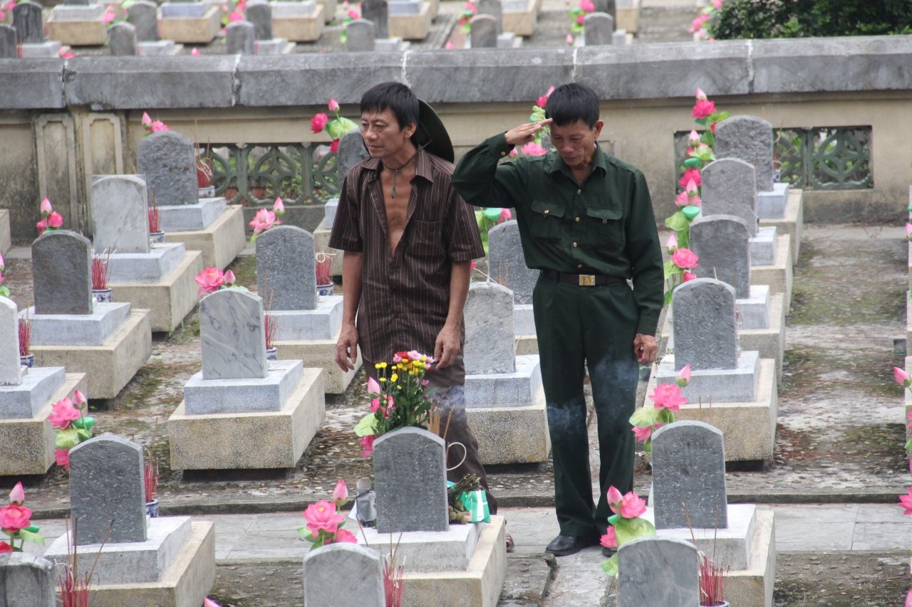 thang-7-ve-nghia-trang-liet-sy-truong-son-thap-nen-nhang-tri-an-anh-hung-liet-sy