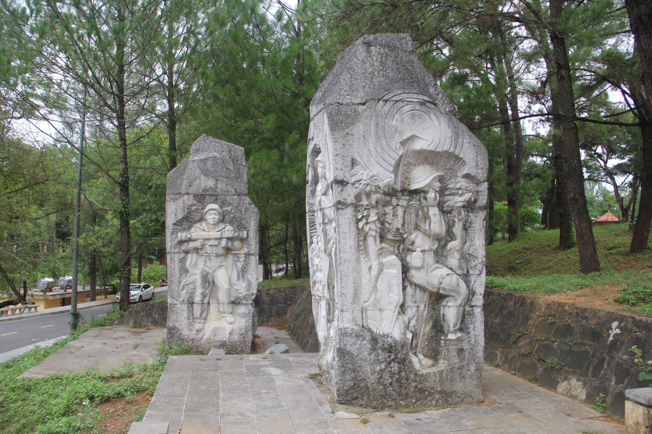 thang-7-ve-nghia-trang-liet-sy-truong-son-thap-nen-nhang-tri-an-anh-hung-liet-sy