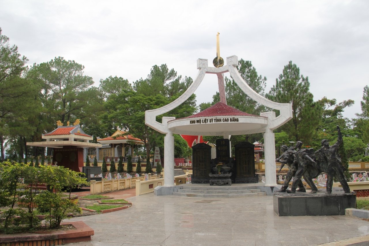 thang-7-ve-nghia-trang-liet-sy-truong-son-thap-nen-nhang-tri-an-anh-hung-liet-sy