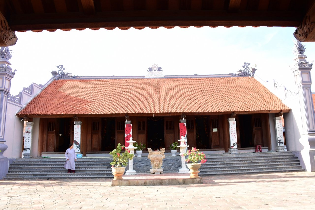 kham-pha-ngoi-chua-co-nhat-mien-trung