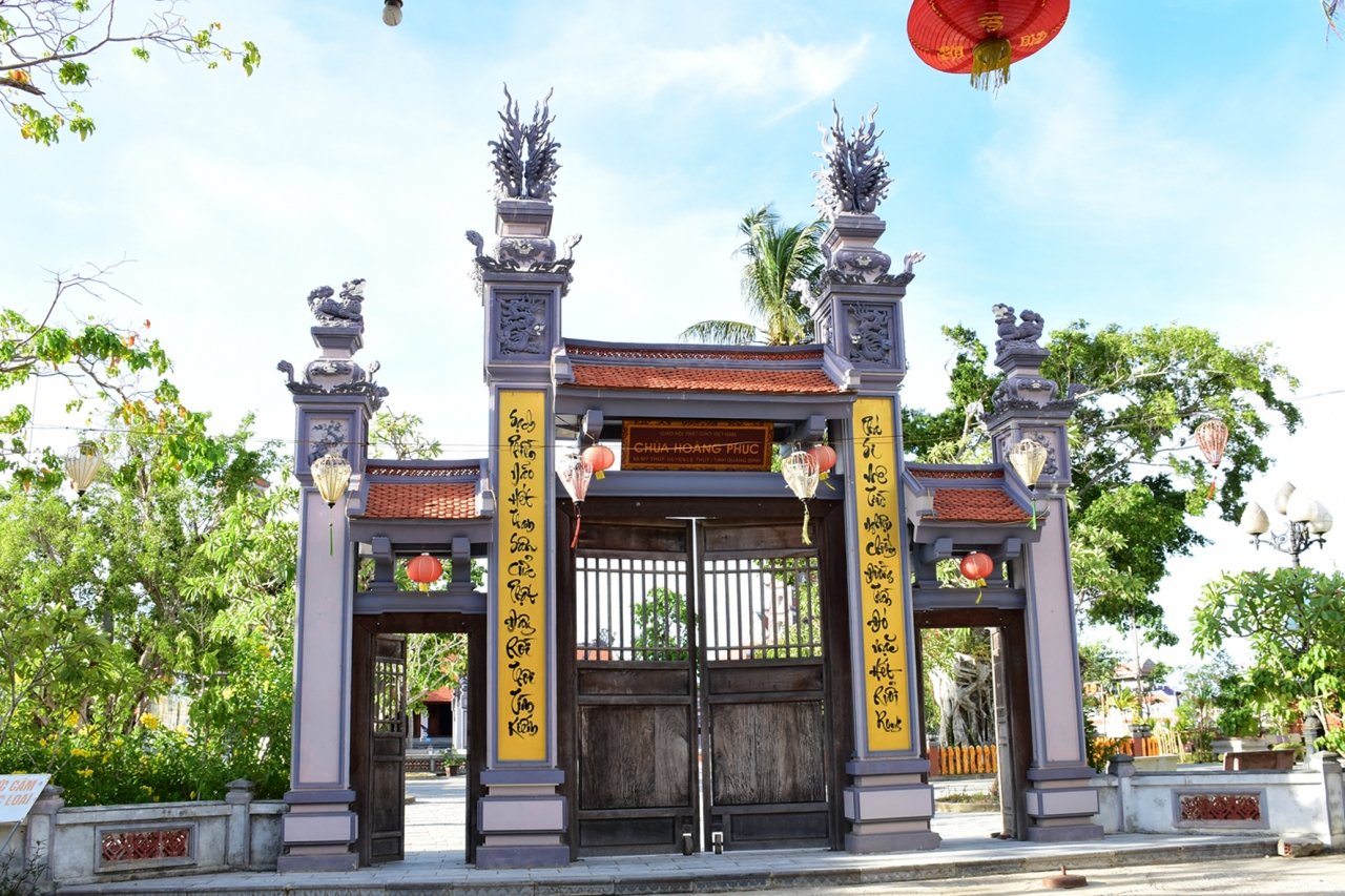 kham-pha-ngoi-chua-co-nhat-mien-trung