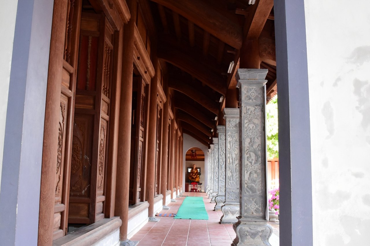 kham-pha-ngoi-chua-co-nhat-mien-trung