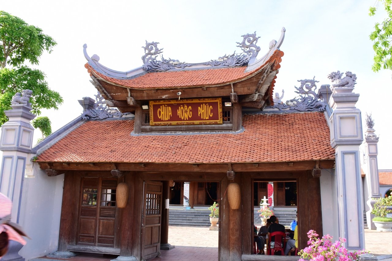 kham-pha-ngoi-chua-co-nhat-mien-trung