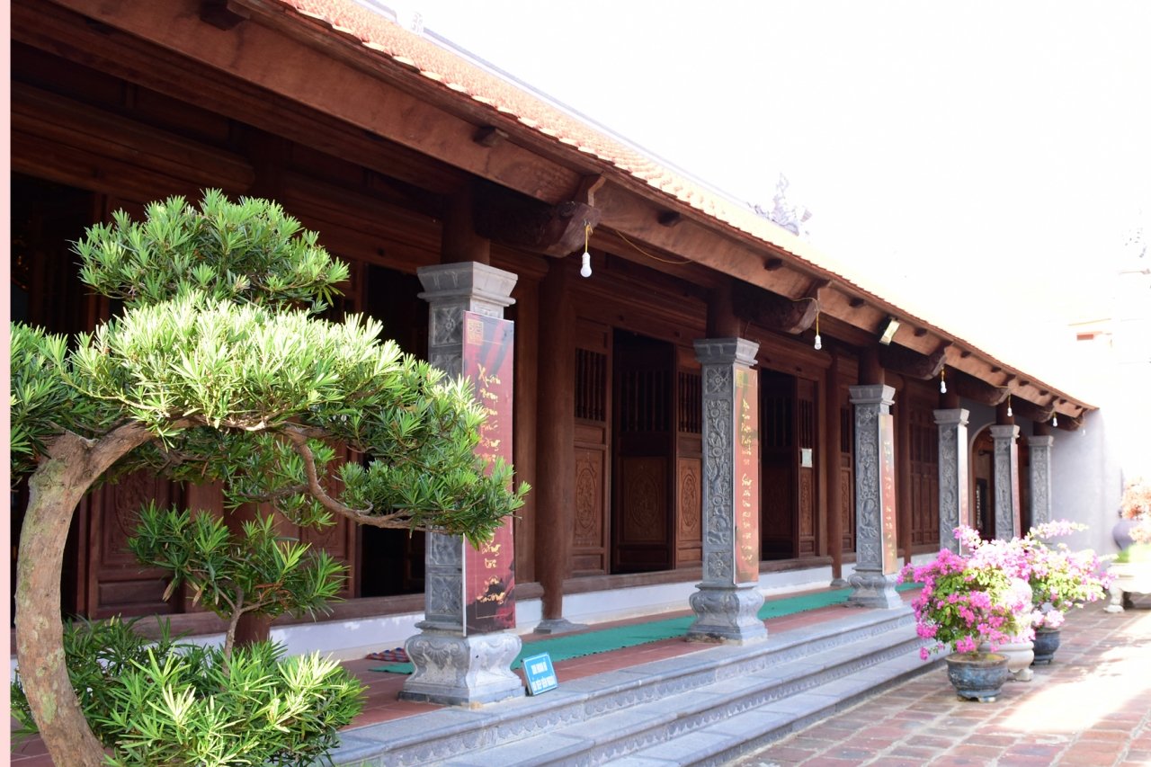 kham-pha-ngoi-chua-co-nhat-mien-trung